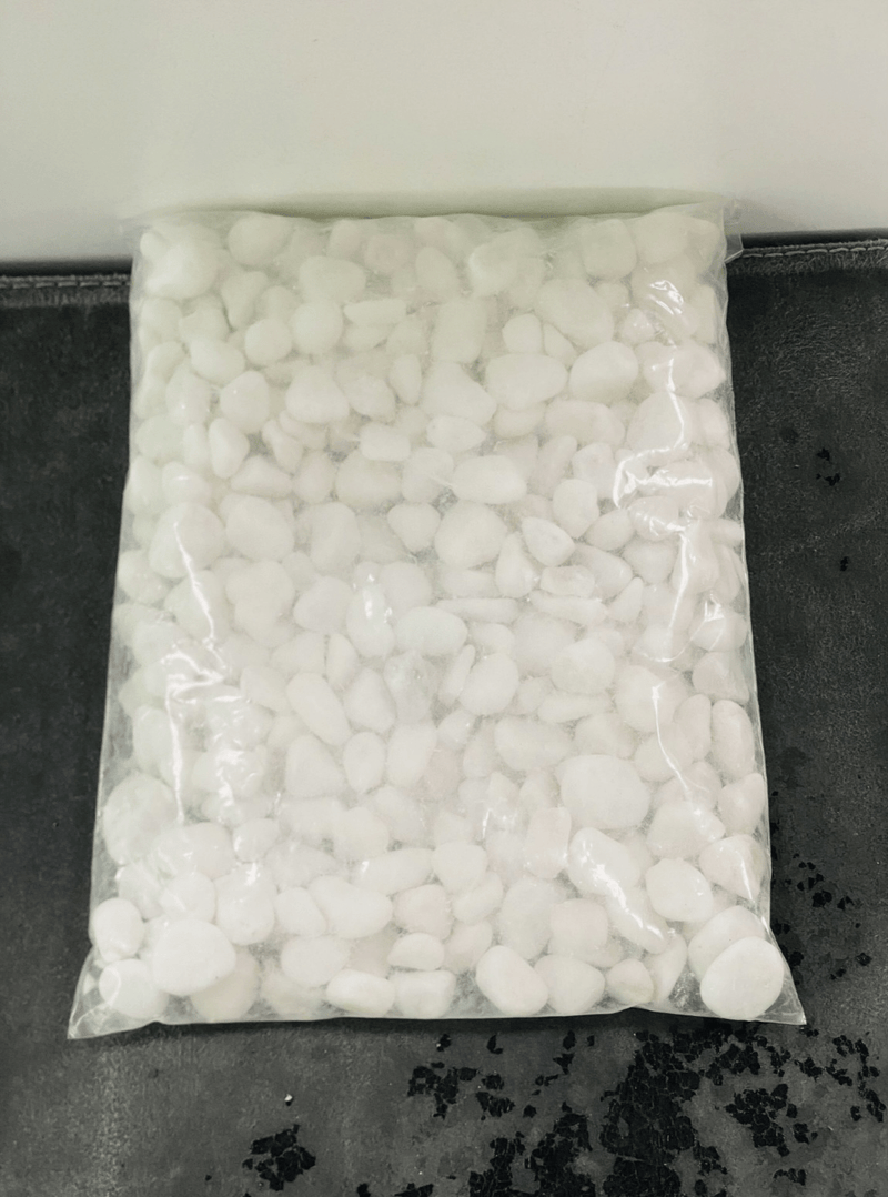 Snow white pebbles 1-2cm 2.kg bag image 1