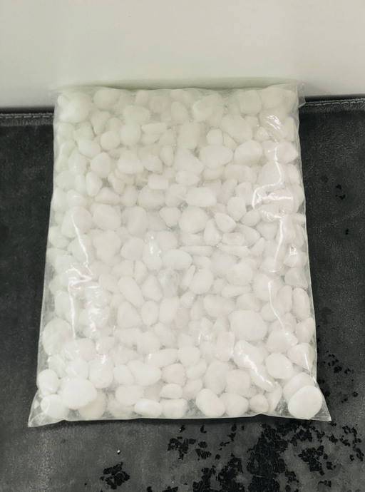 Snow white pebbles 1-2cm 2.kg bag image 1